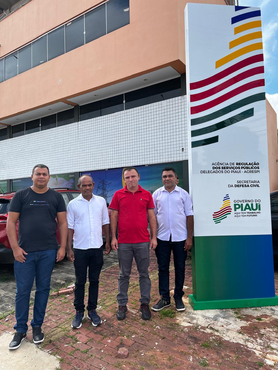 Mesa Diretora da Câmara de Jurema-PI realiza visita à Secretaria de Defesa Civil em busca de soluções para crise hídrica no município